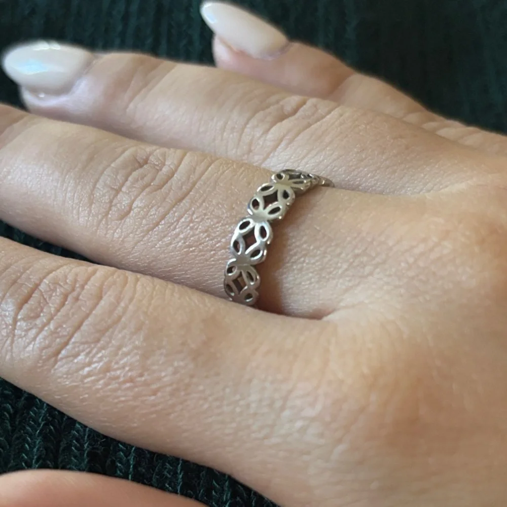 Stainless Steel Flower Design Women's Ring